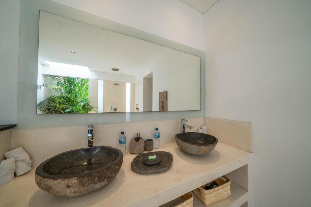 Villa Tira - Elegant 3Br In Central Seminyak Dış mekan fotoğraf