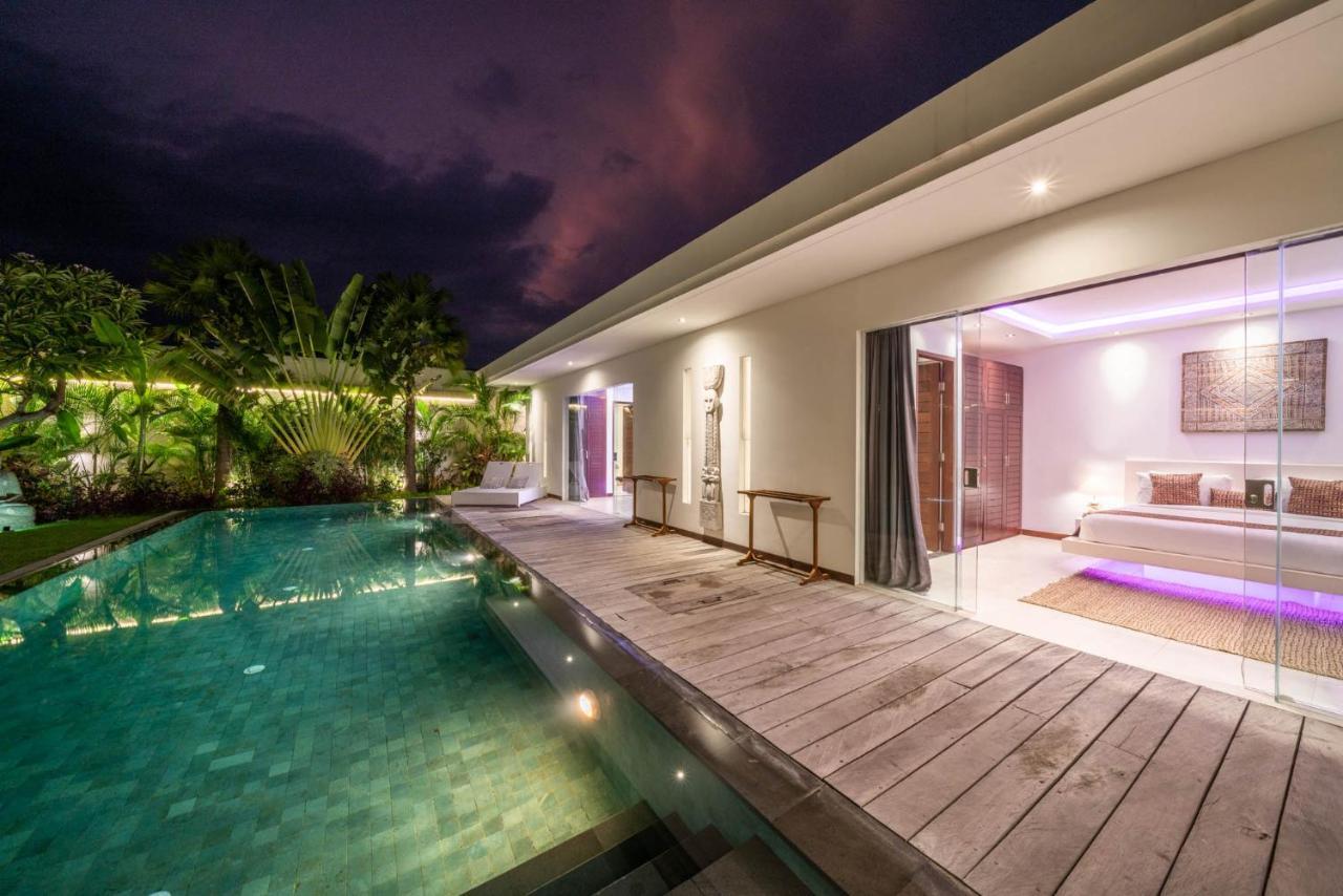 Villa Tira - Elegant 3Br In Central Seminyak Dış mekan fotoğraf